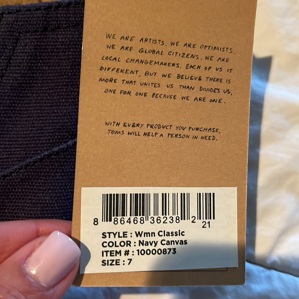 Toms - Picture 2 of 3